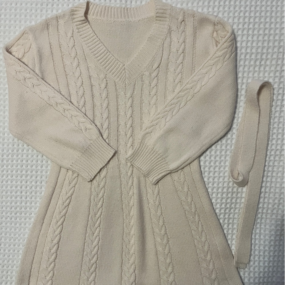 SHEIN Cream V-Neck Cable Knit Sweater